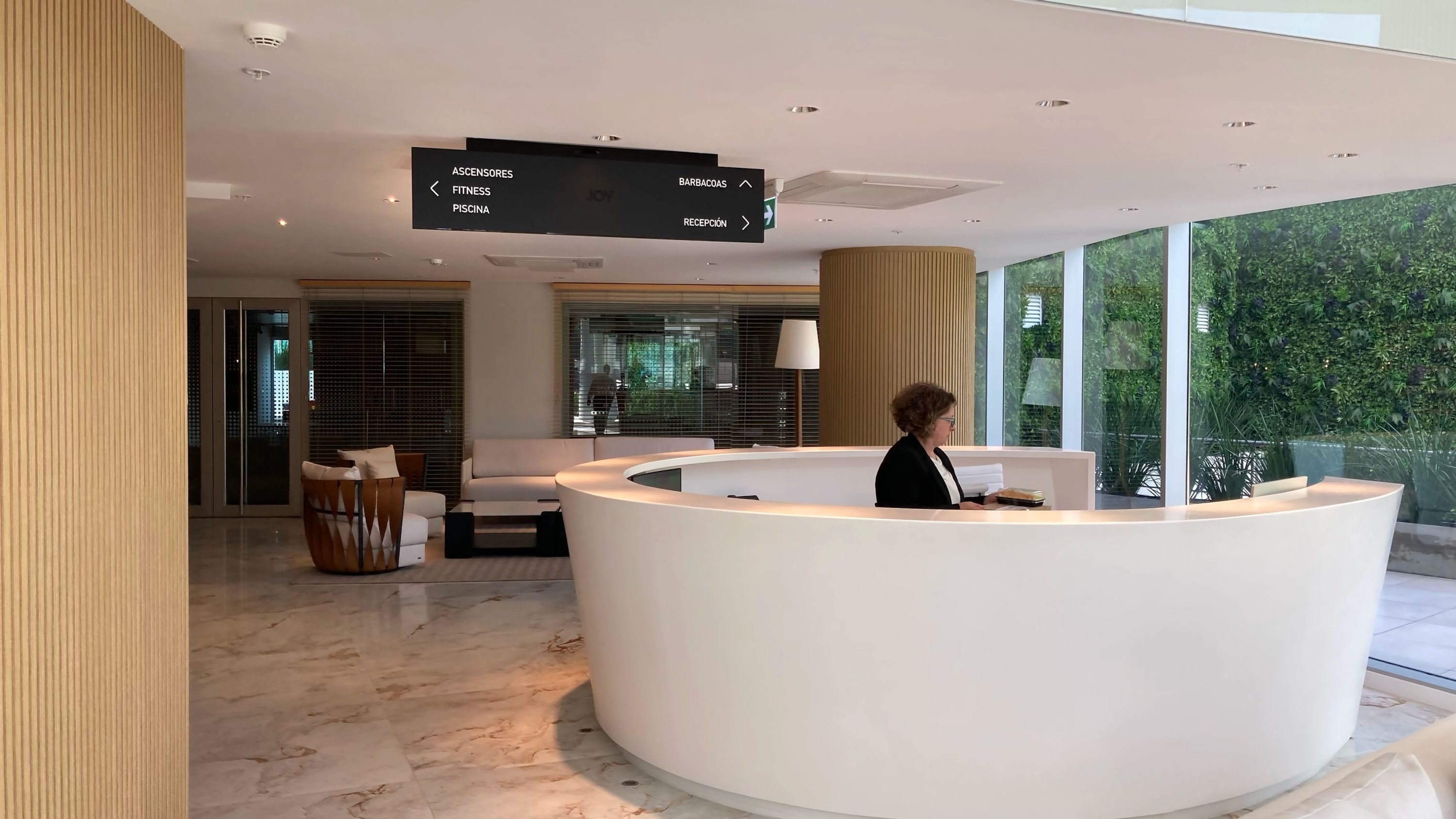 Torre JOY Montevideo — Identidad y sistema integral de señalética para una experiencia premium — imagen 1