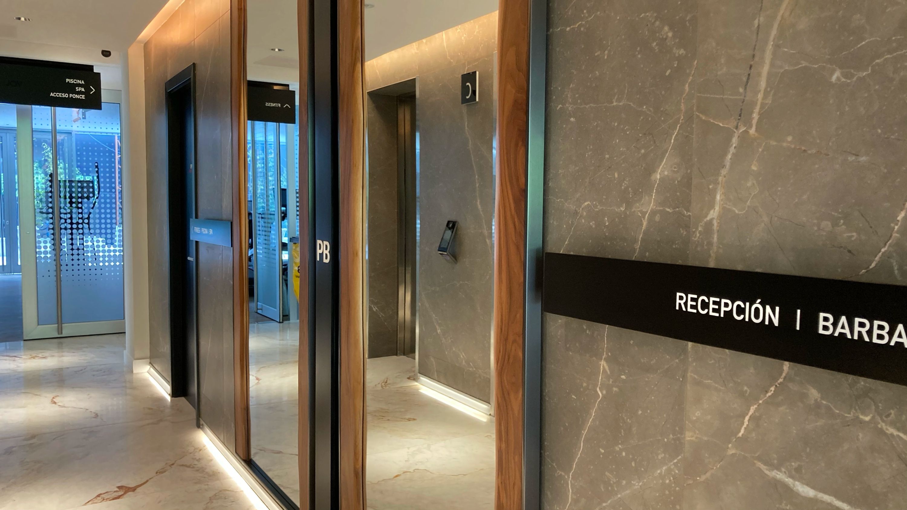 Torre JOY Montevideo — Identidad y sistema integral de señalética para una experiencia premium — imagen 2